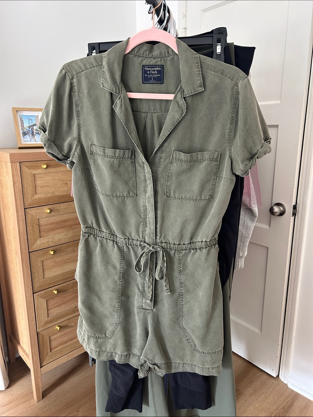 Abercrombie & Fitch Romper. Size Small. PTP 19”. 2” inseam. Elastic waist band.